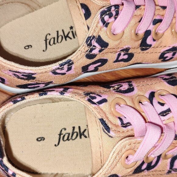 Fabkids slipon tan pink heart shoes Sz.9 NWOT - Picture 6 of 8